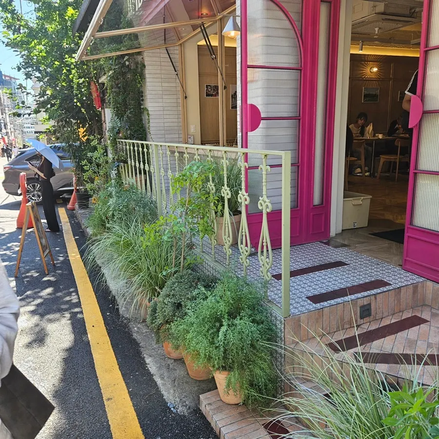 Exterior of Brivit Gangnam near Sinnonhyeon Station