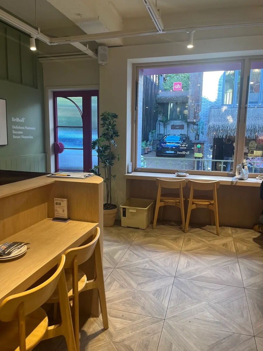 Counter seating inside Brivit Gangnam