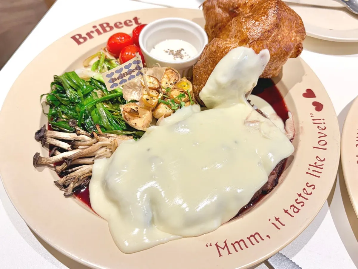 Pasta and steak table setting at Brivit Gangnam Station