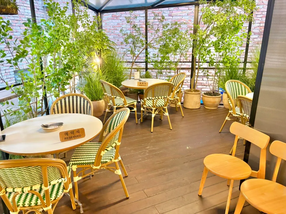 Private green inner space at Brivit Gangnam Station