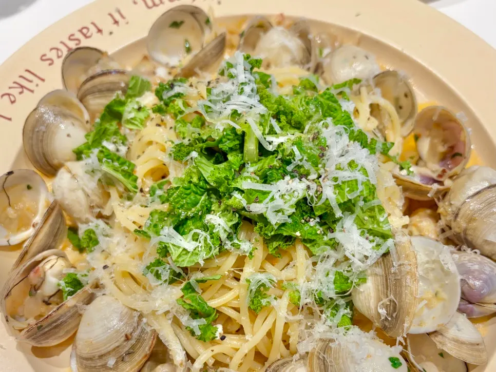 Spicy vongole oil pasta loaded with clams