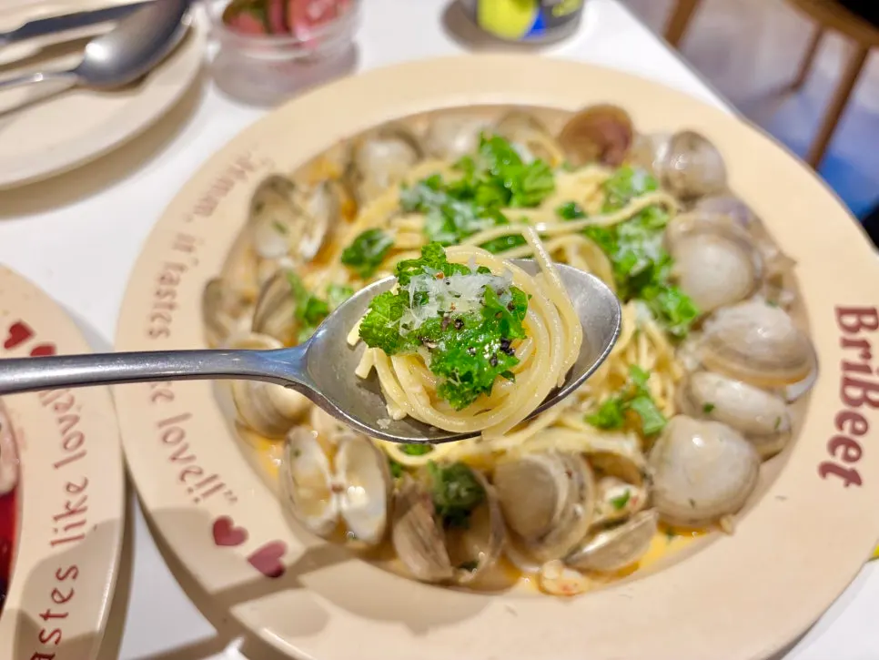 Spicy vongole pasta noodles twirled on a fork