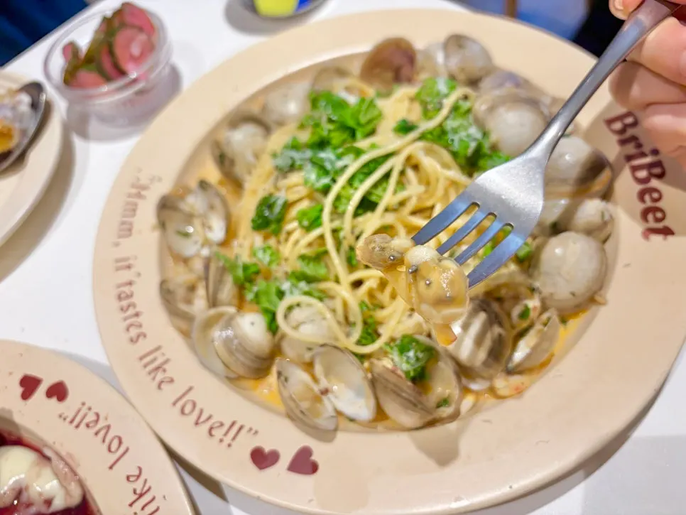 Vongole pasta filled with plump clams