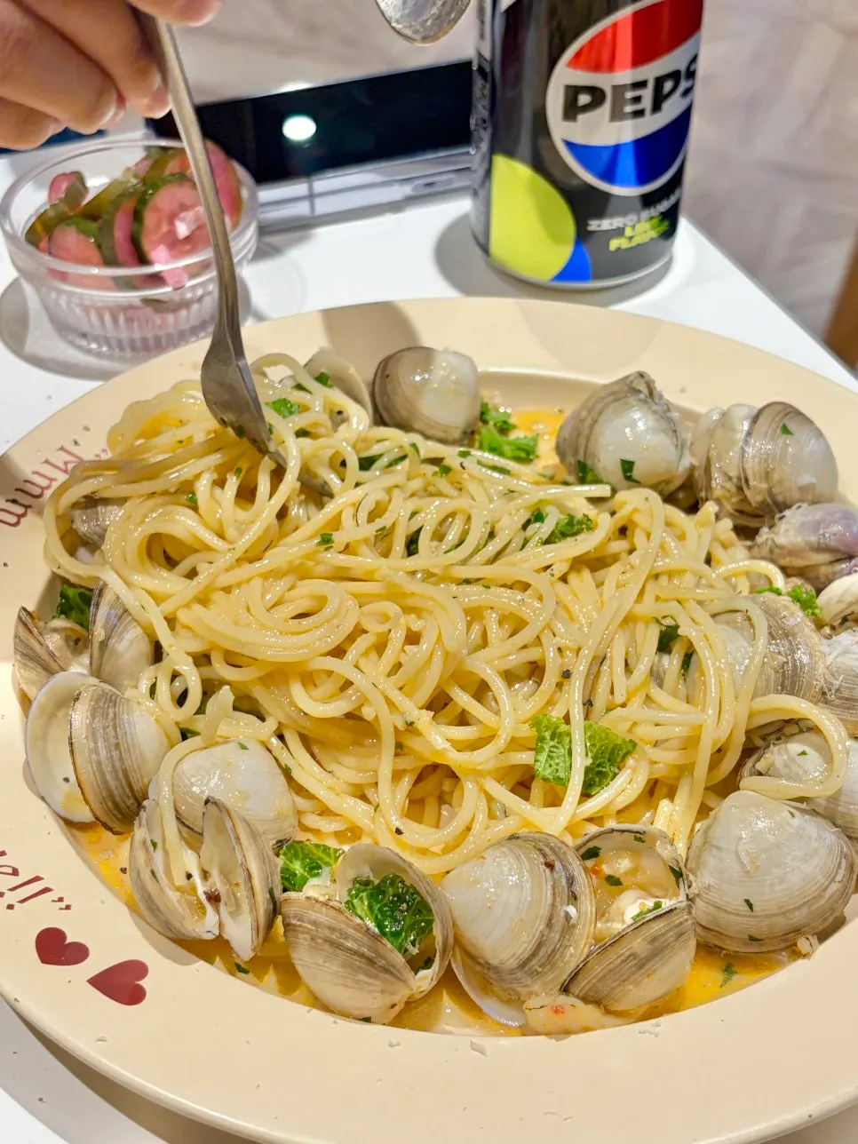 Vertical close-up of spicy vongole oil pasta