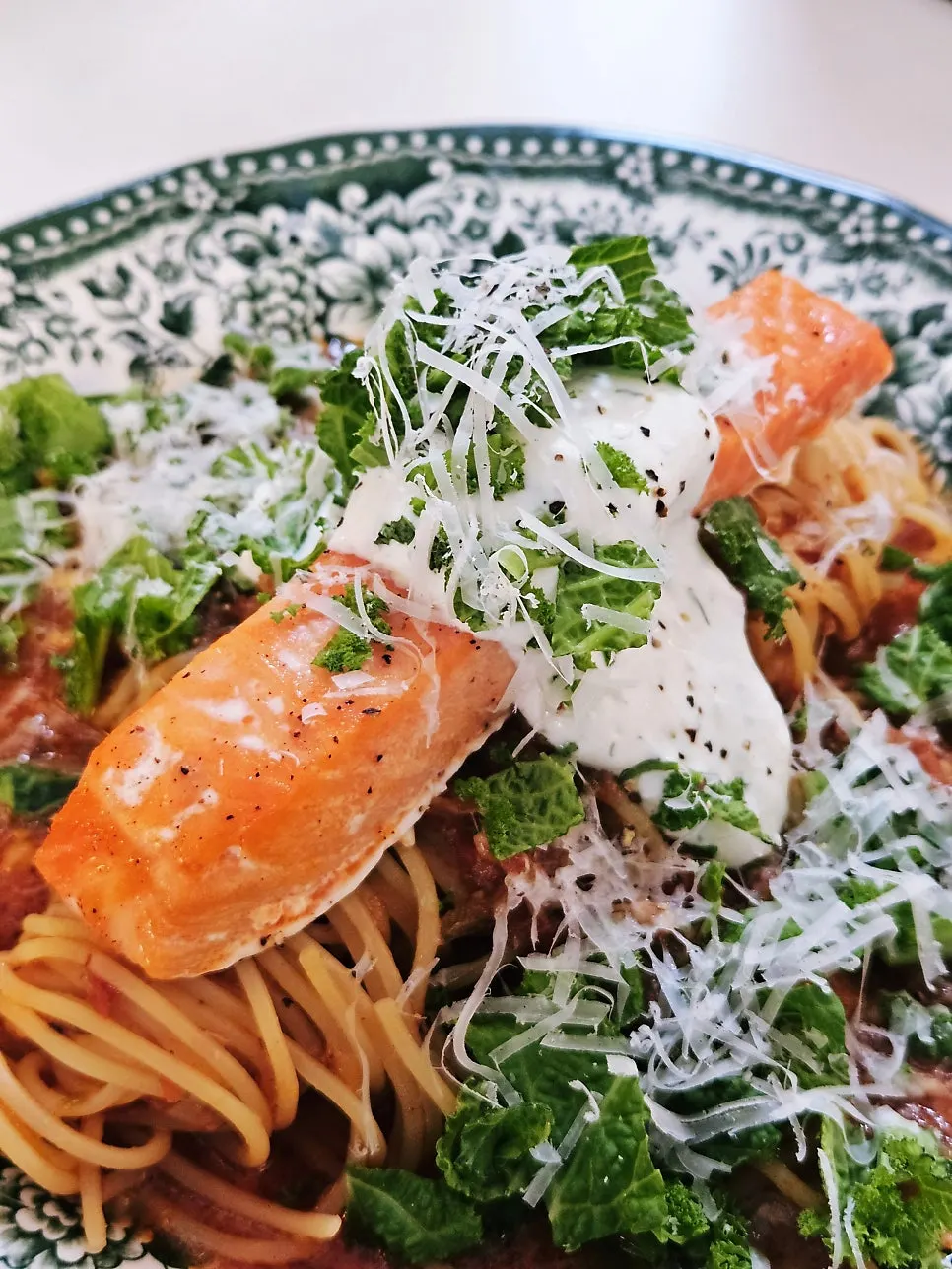 식사 중인 브리비트 강남 테라스 테이블