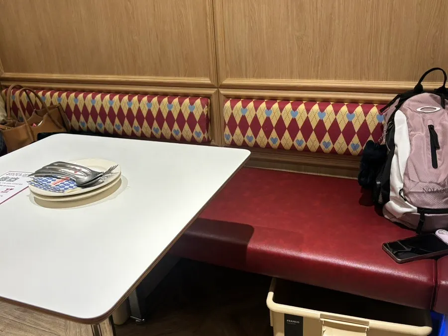 브리비트 강남 넓은 내부 좌석
