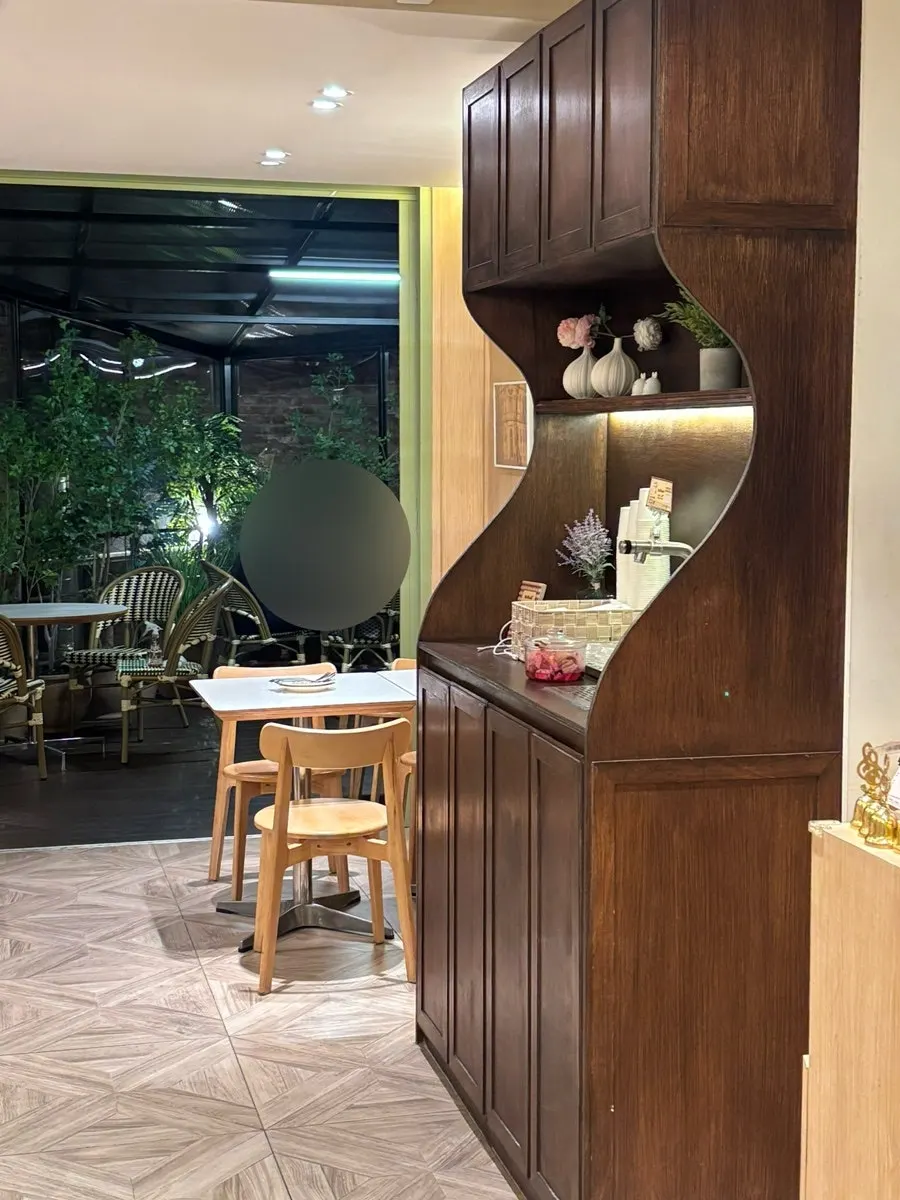 혼밥 가능한 가로 카운터 좌석