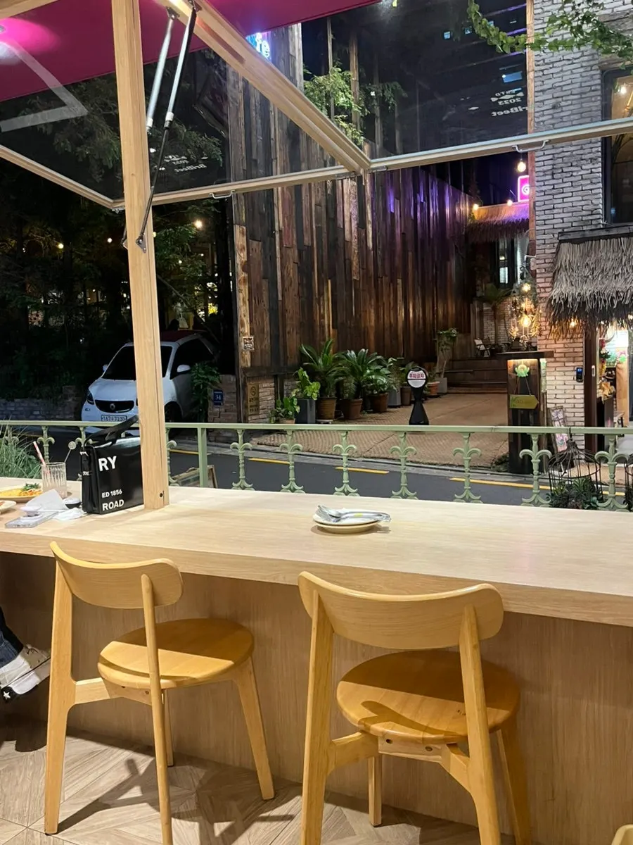 Outdoor terrace seating tucked inside Brivit Gangnam Station