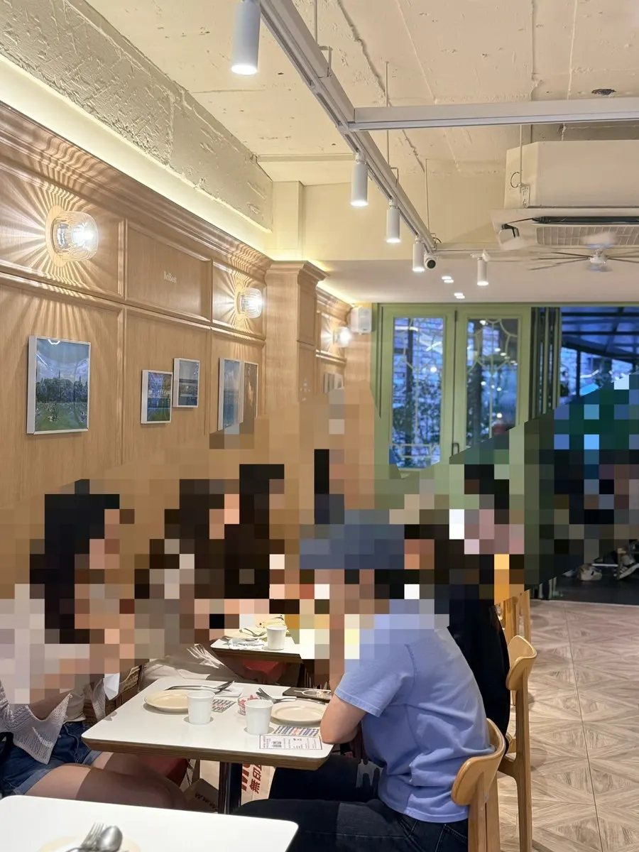 브리비트 강남역점 입구 주변