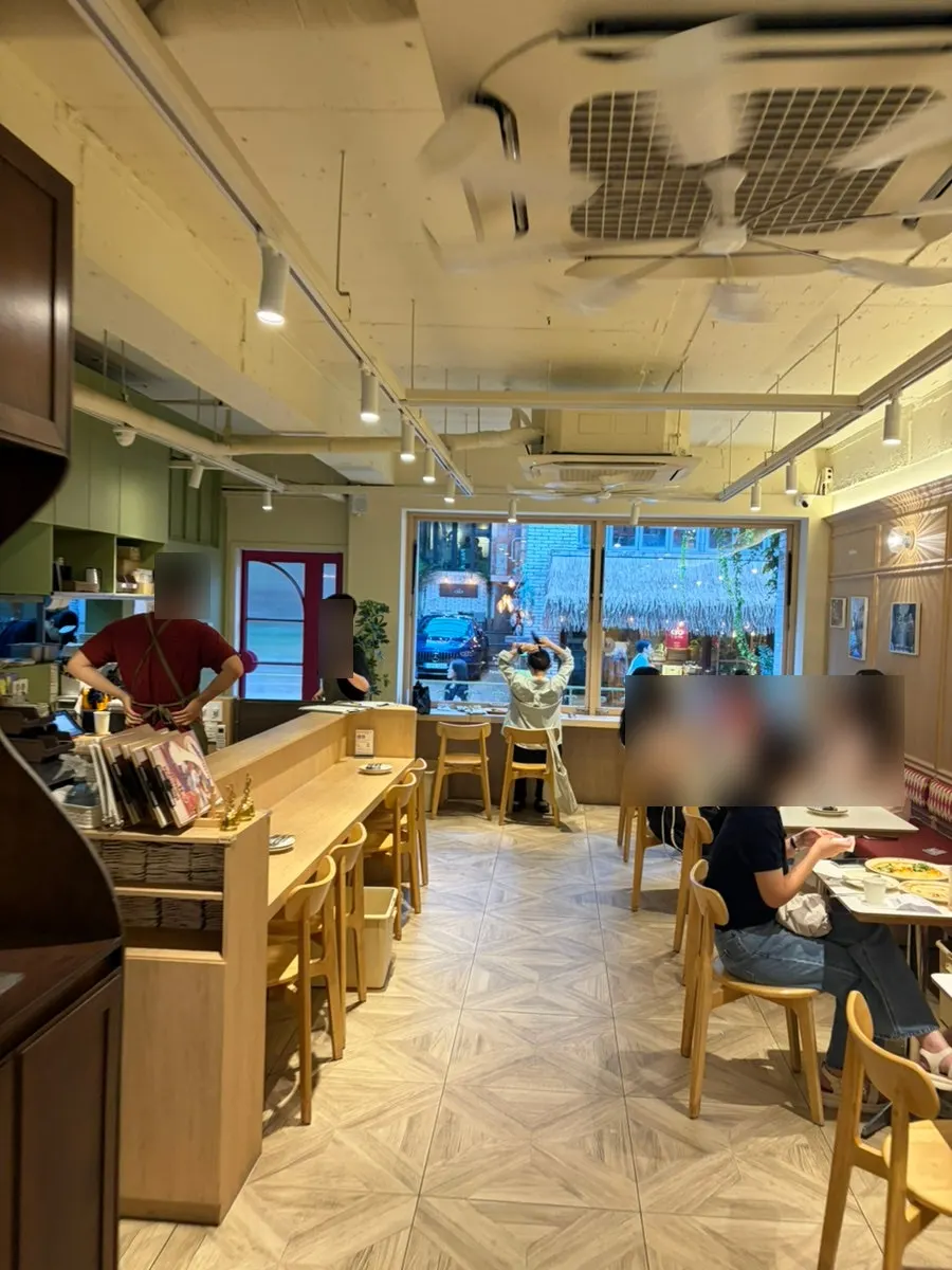 Brivit Gangnam interior with soft lighting turned on