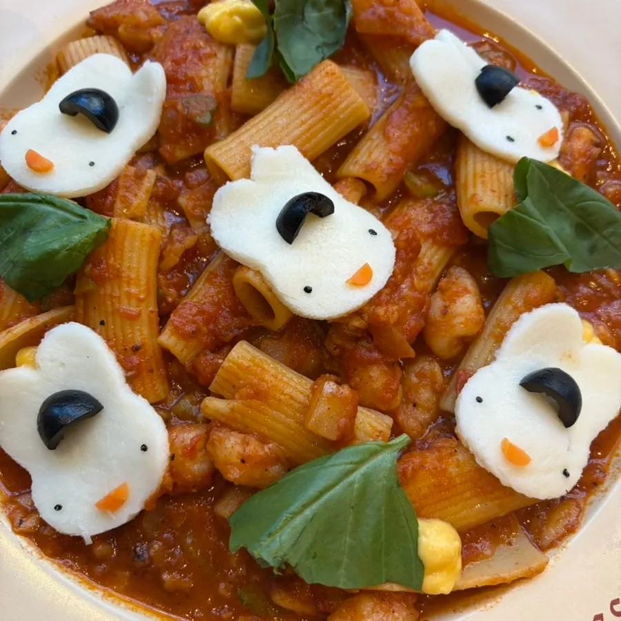 Hop-hop rabbit pasta table setting