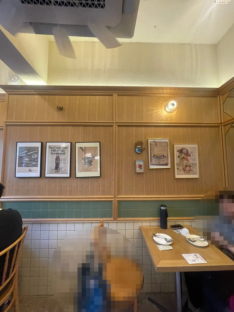 Interior and table setup at Brivite Seongsu