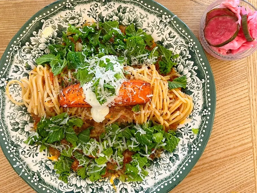Greek yogurt and tomato salad