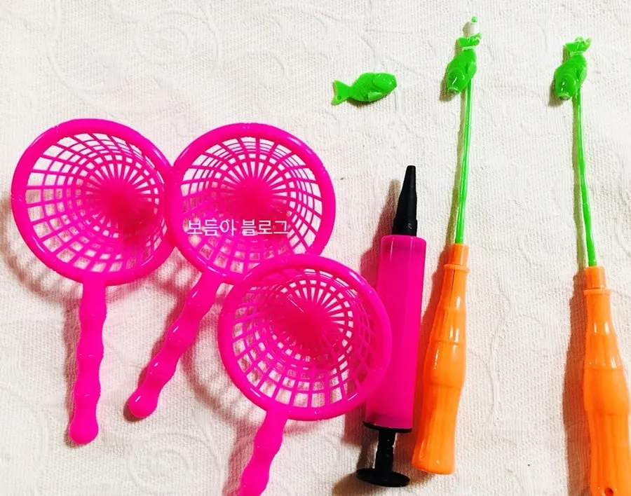 Fishing play set contents