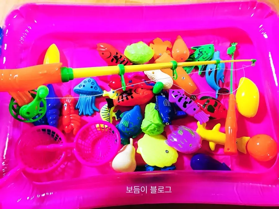 Fish and landing-net fishing play