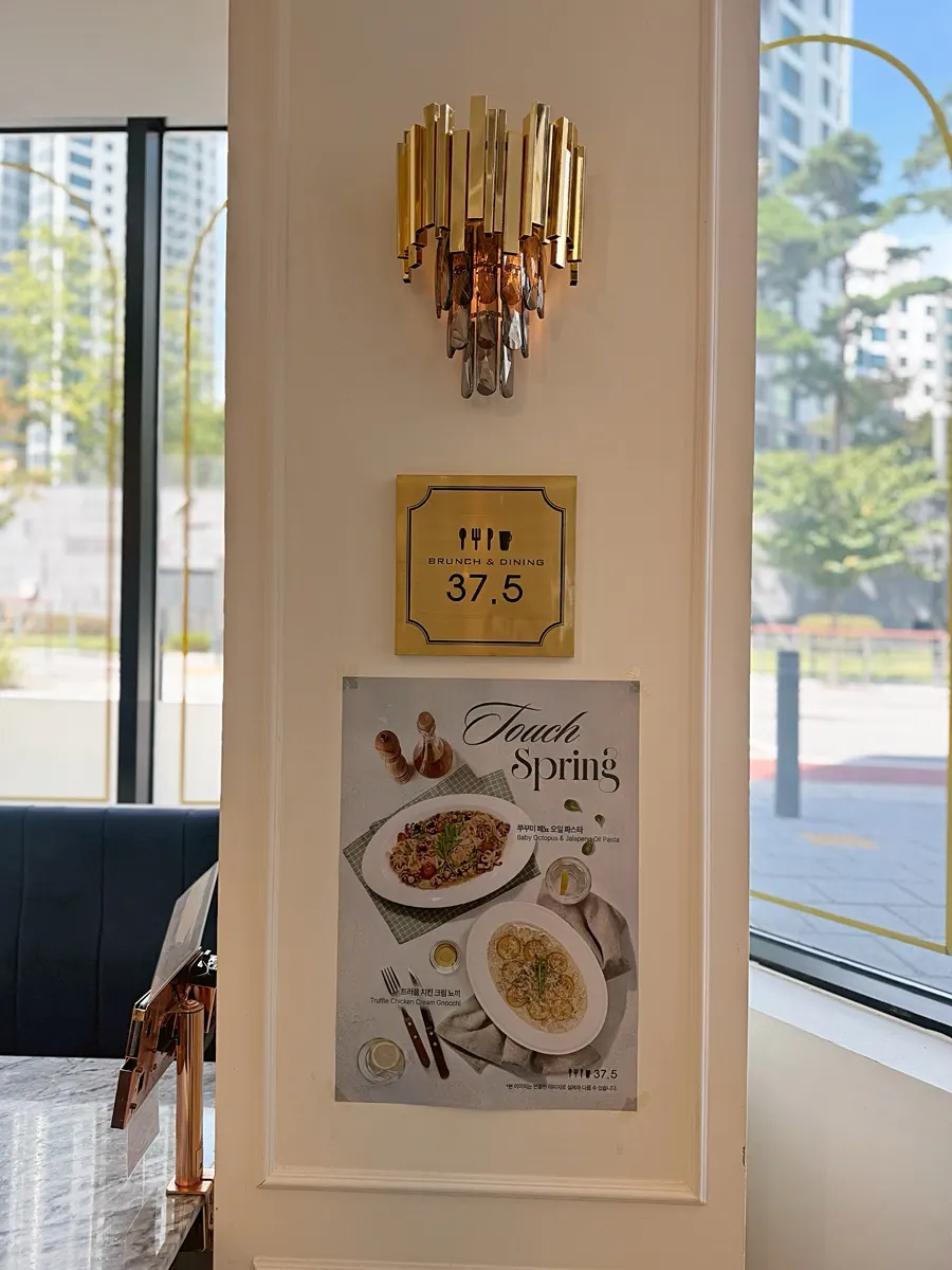 Vertical photo of brunch at 37.5 Signature Mia Branch