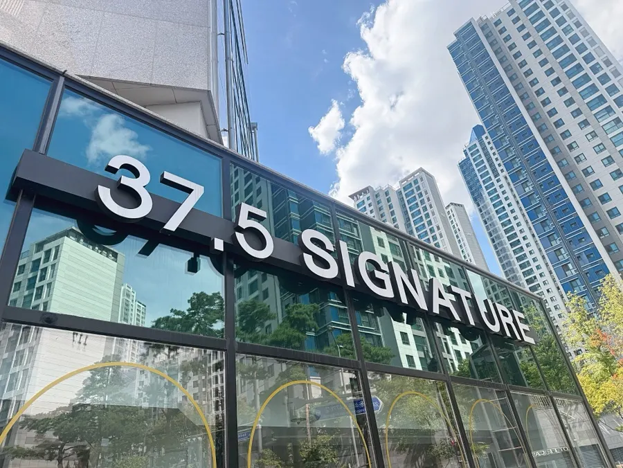 Entrance of 37.5 Signature Mia Branch
