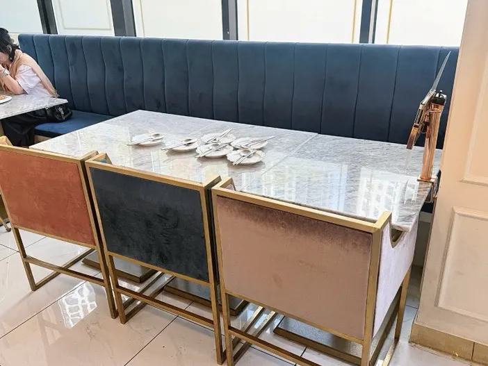 Table seating at the brunch restaurant