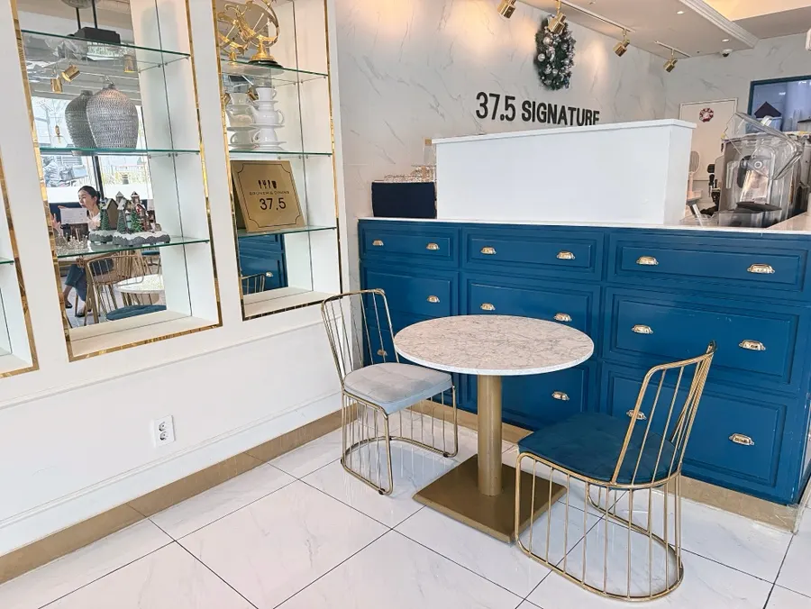 Relaxed seating area of the brunch restaurant