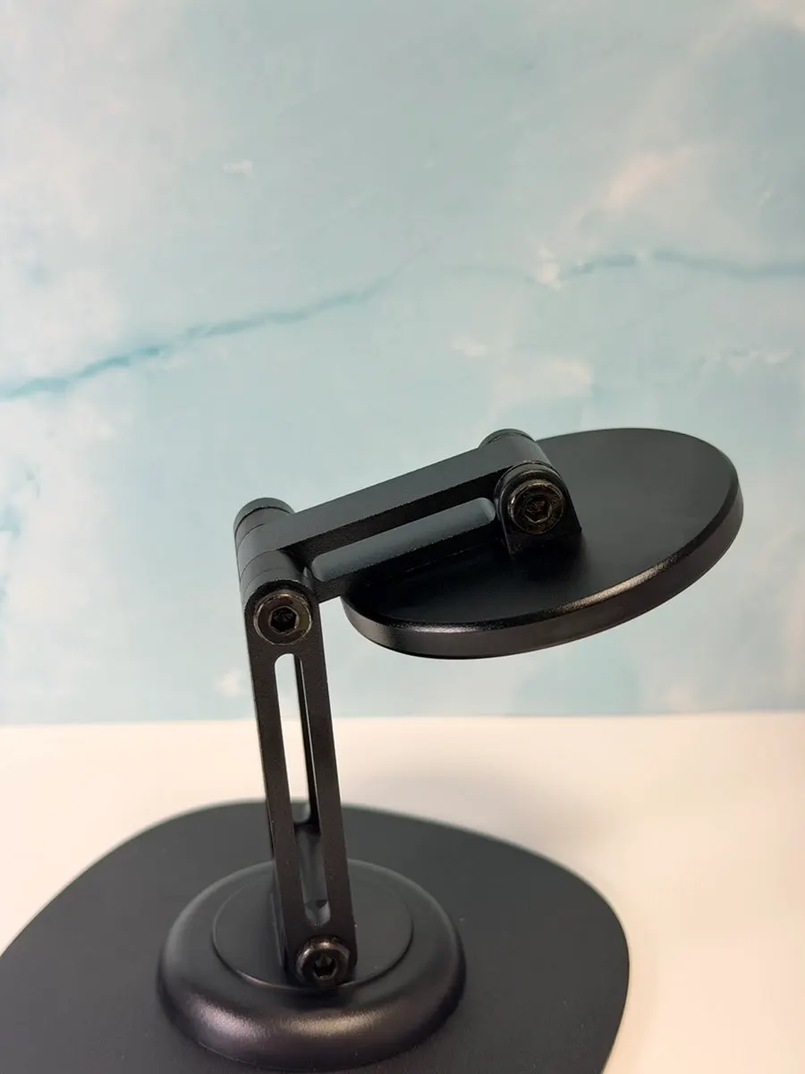 Stand showing its magnetic system and rotating axis