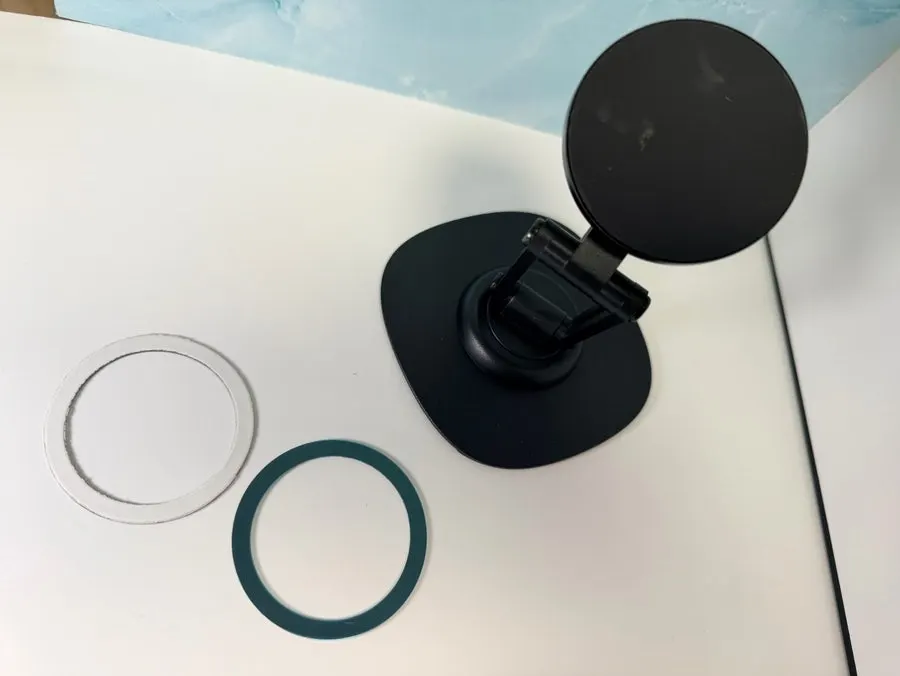 Vitina MagSafe stand that tidies up everyday life