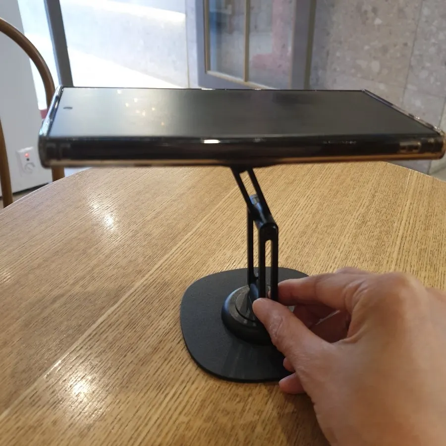 Portable tablet stand