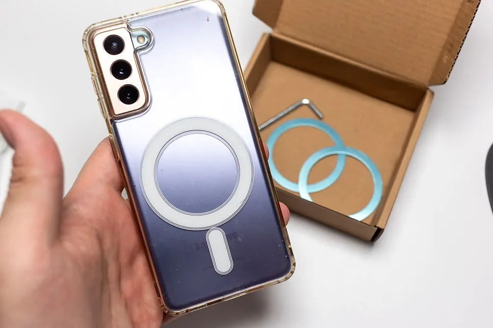 MagSafe-compatible ring included