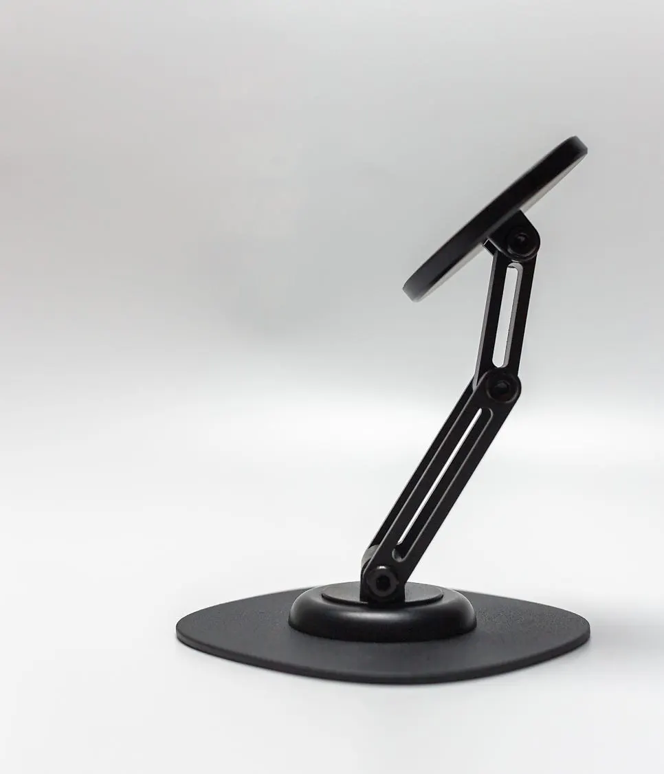 Phone mounted on the three-stage hinge stand