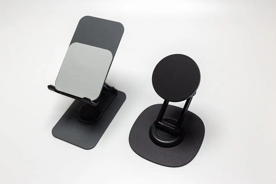 MagSafe stand used on a desk