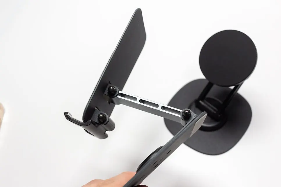 Bitiya stand in everyday use