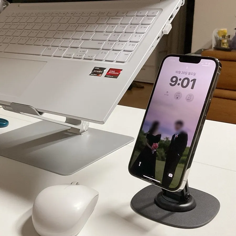 Stand that rotates between portrait and landscape