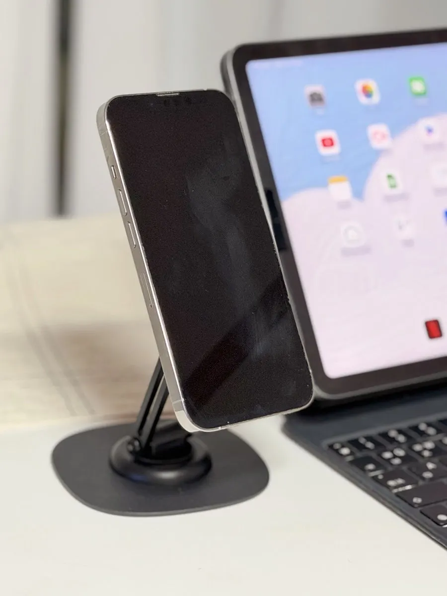 Bottom of the stand with a silicone pad