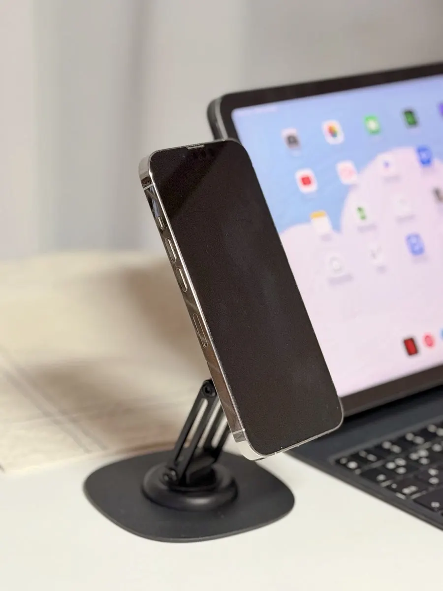 Stand with a minimal curved design