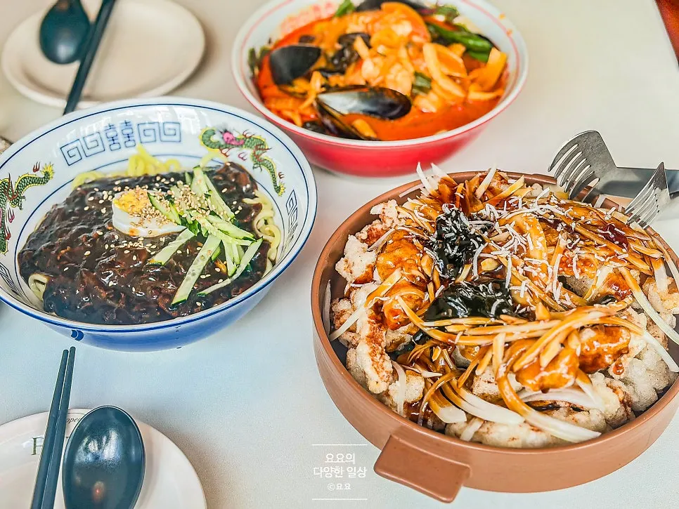 탕수육과 면류 2종 전체 상차림