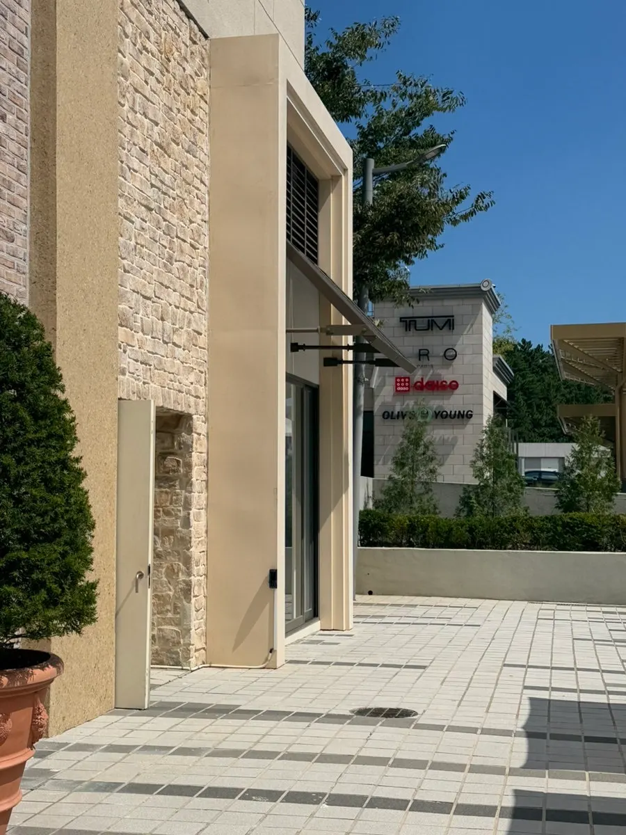 Exterior of Bueokgan Restaurant at Gijang's Shinsegae Outlet