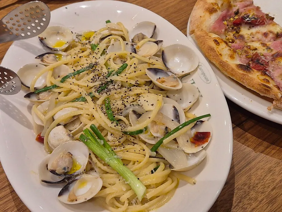Close-up of vongole pasta with garlic and olive oil aroma