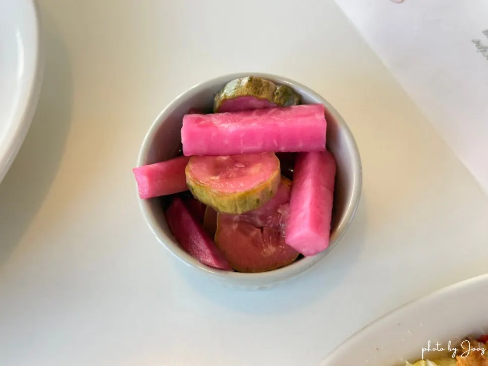 부엌간 해운대점 라자냐와 뇨끼 함께 세팅된 테이블