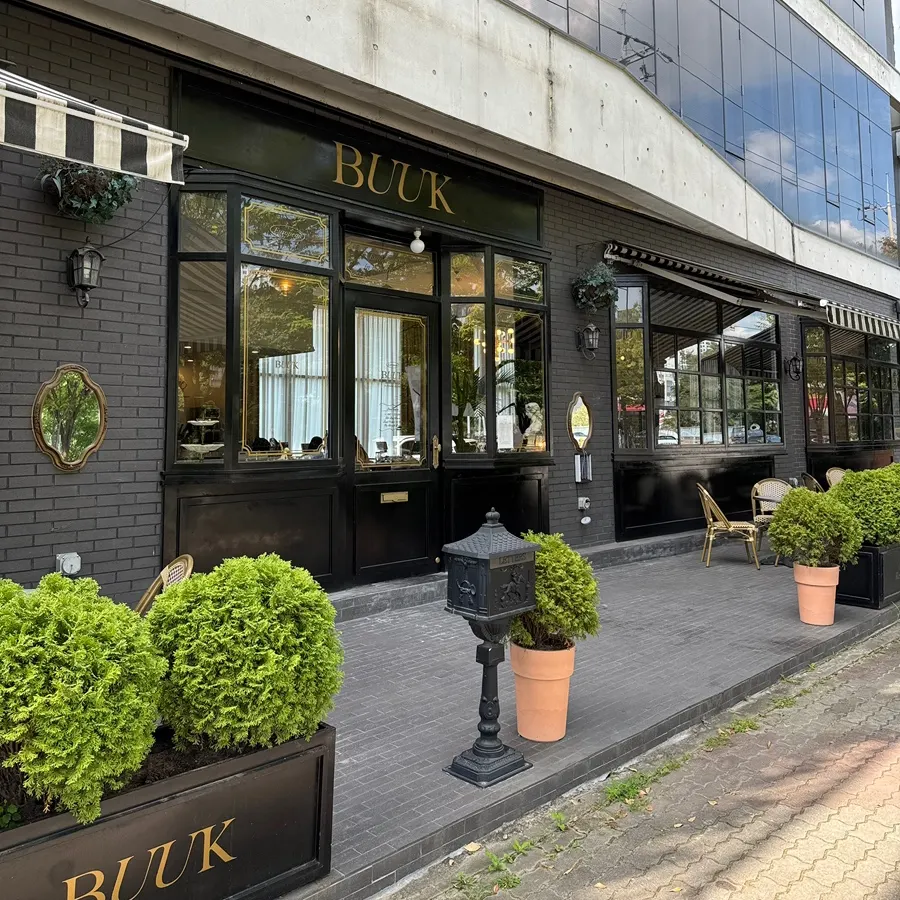 Bueokgan Sangmu Branch's location next to Starbucks Seogwangju