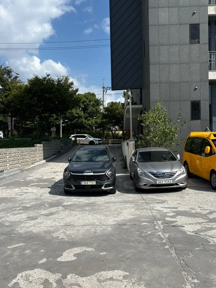 Entrance to Bueokgan Sangmu Branch's dedicated parking lot
