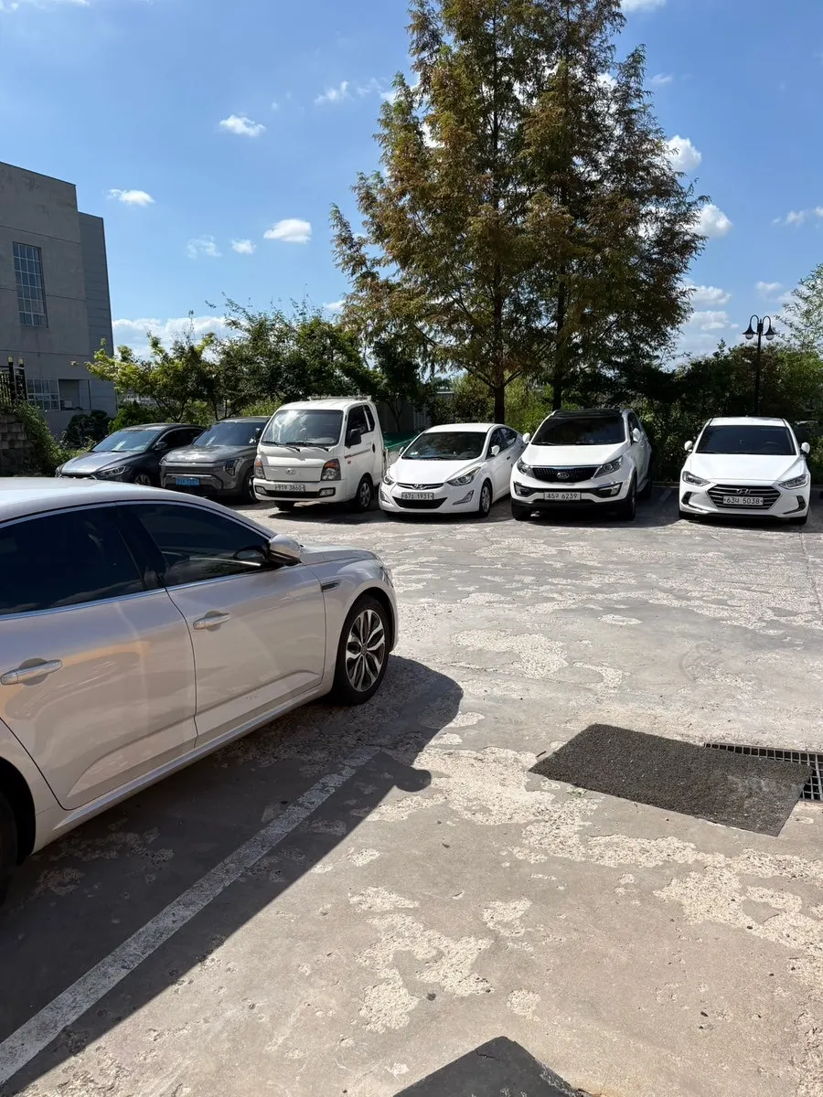 Bueokgan's free dedicated parking lot