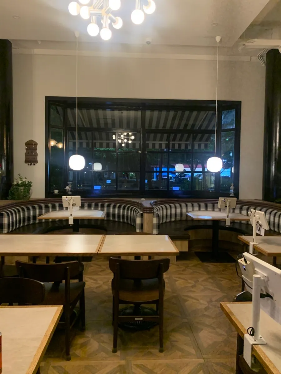 Spacious group seating at Bueokgan Sangmu Branch