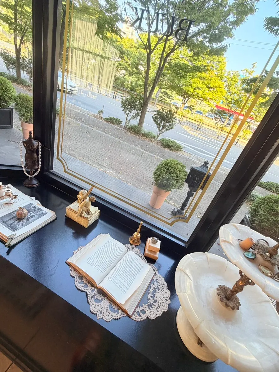 클래식한 분위기의 부엌간 상무점 내부