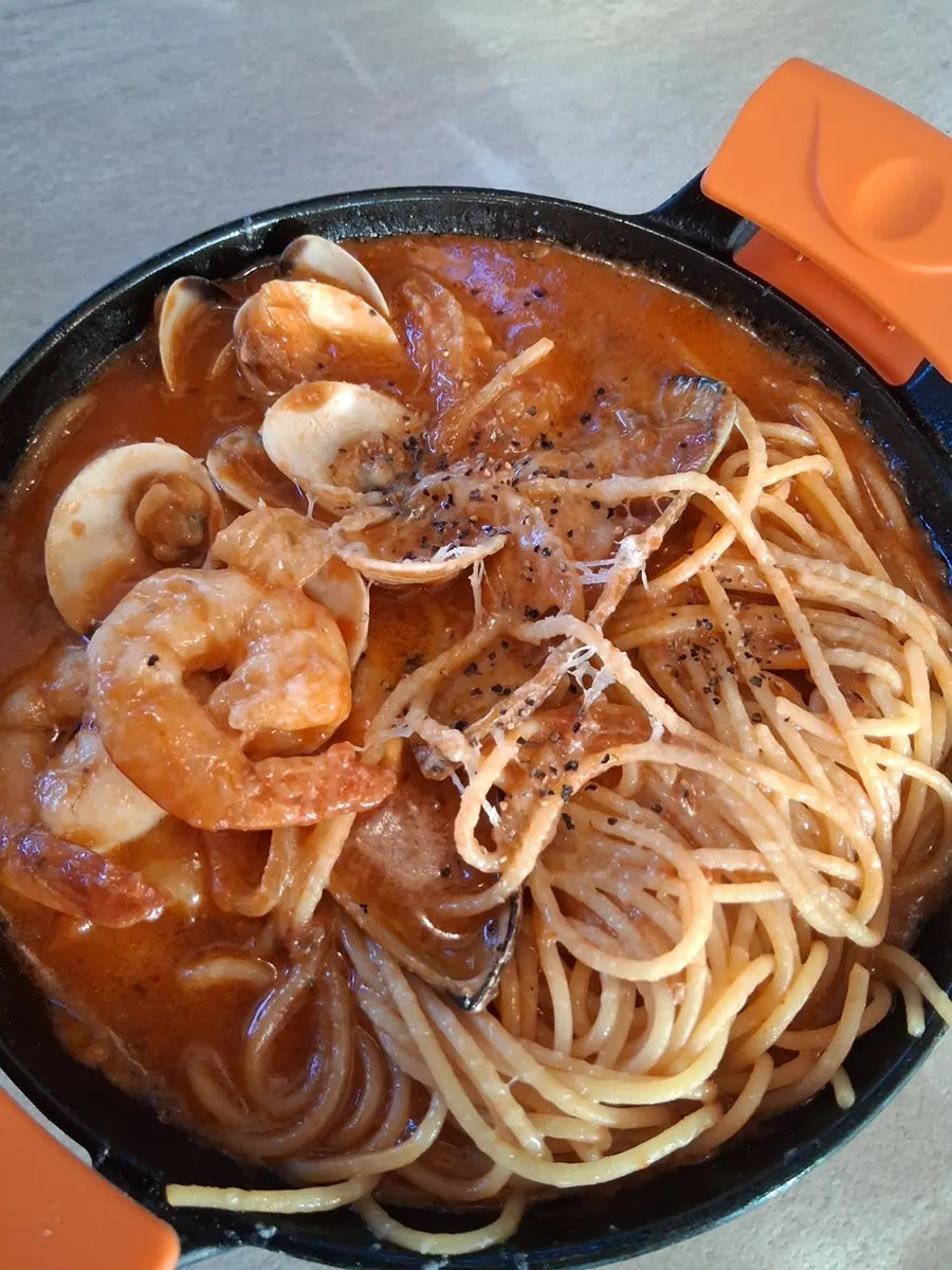 해산물 토마토 파스타 한 접시