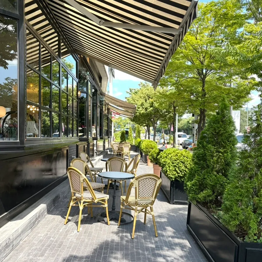 Exterior of Bueokgan Sangmu Branch with a European feel