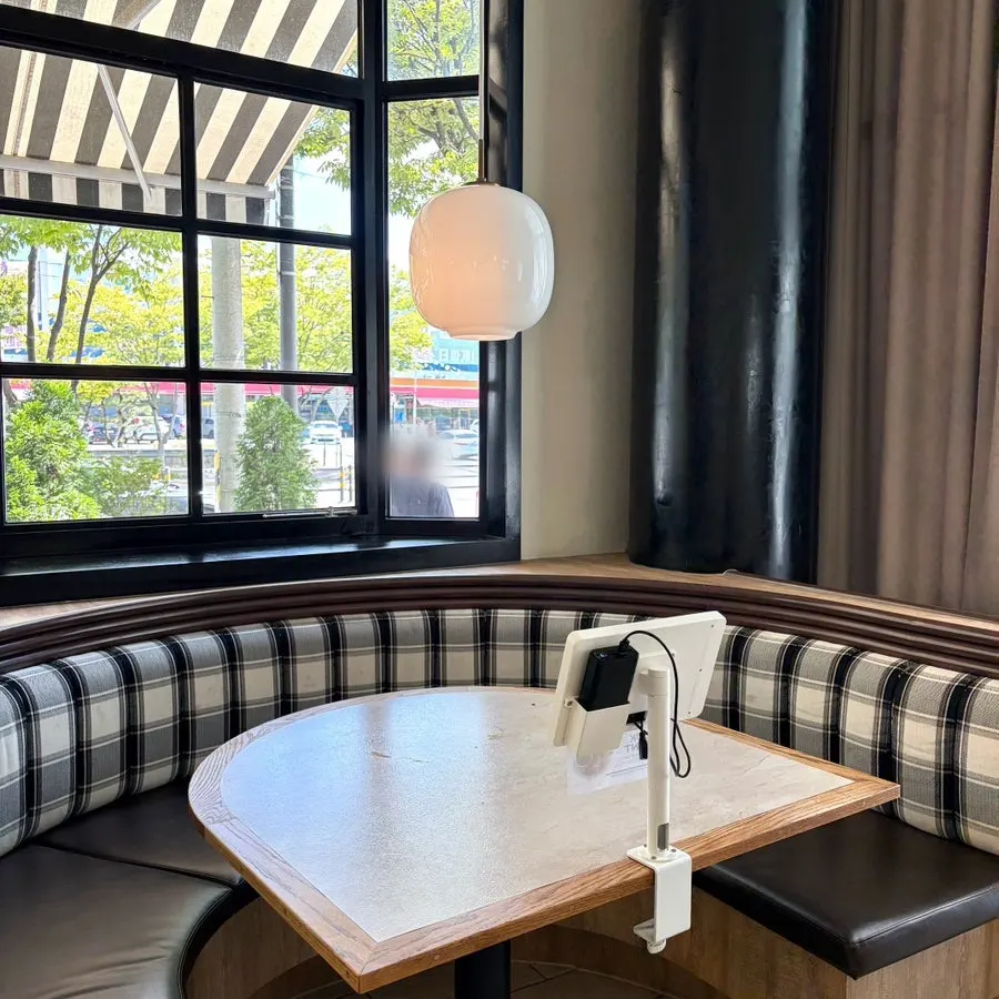 Window seats at Bueokgan Sangmu Branch