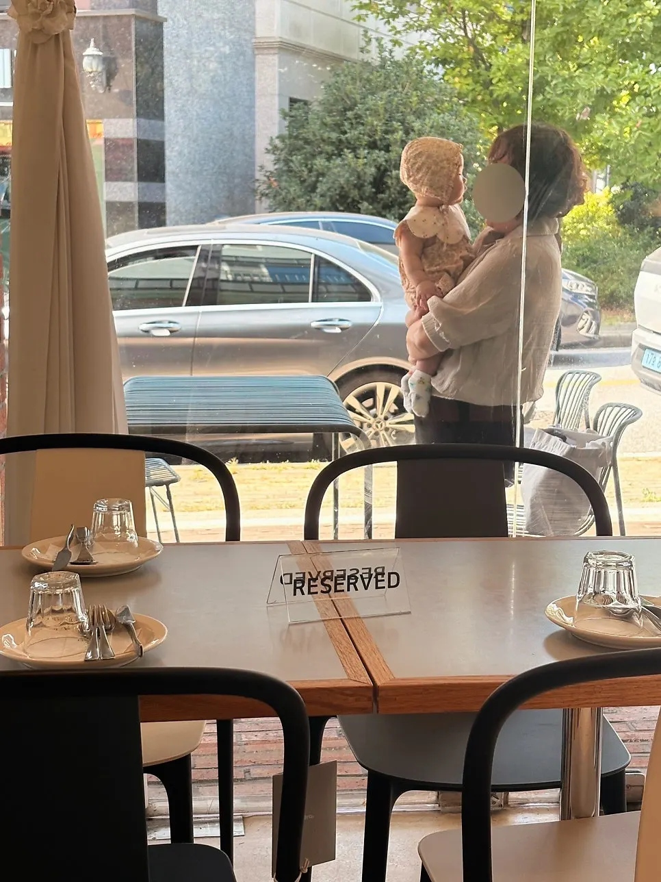 테이블 간격이 여유로운 부엌간 수완점 좌석