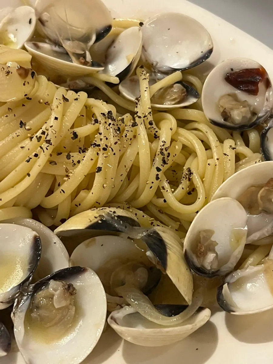Clean oil-sauced vongole pasta