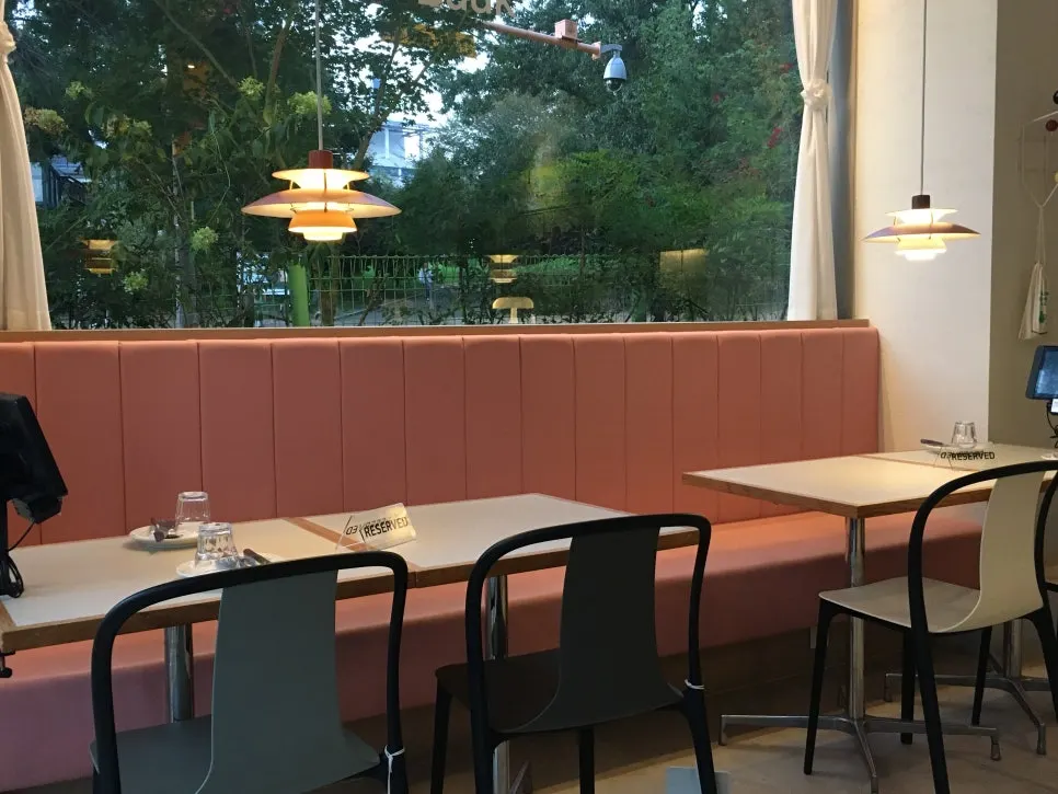 Interior of Bueokgan Suwan Branch with plants