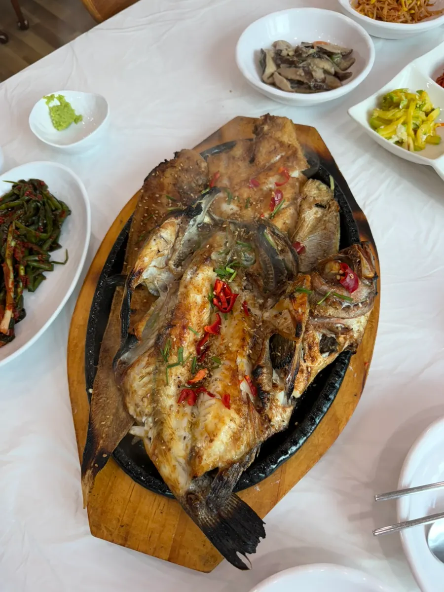 Grilled fish and clay-pot rice set at Gyehwado in Byeonsan, Buan