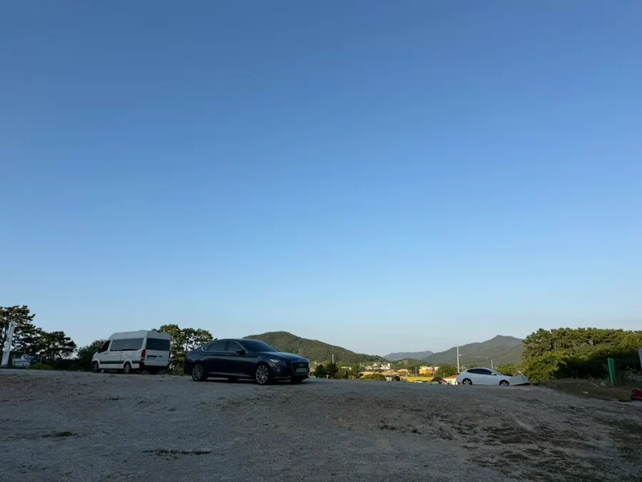 Parking line in front of Gyehwado and the lot beside it